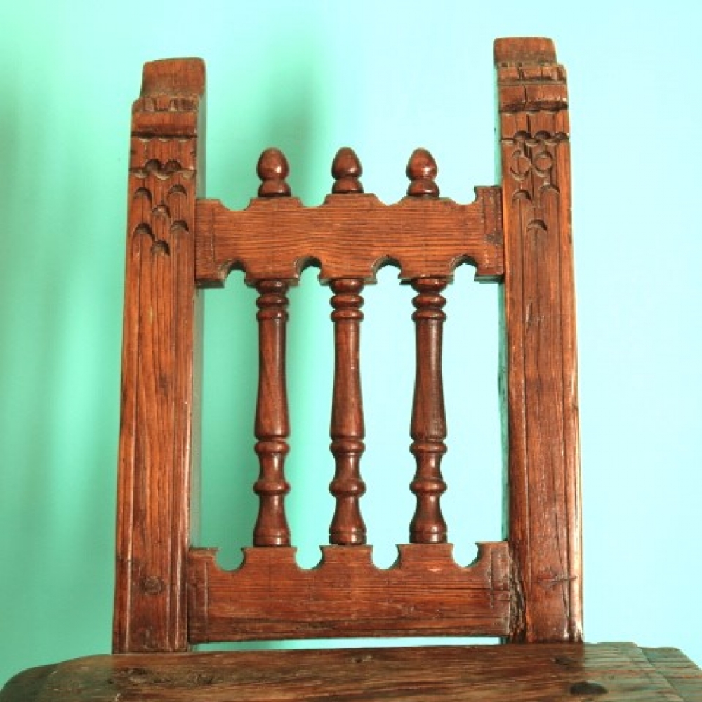 Silla castellana de castaño, siglo XVIII