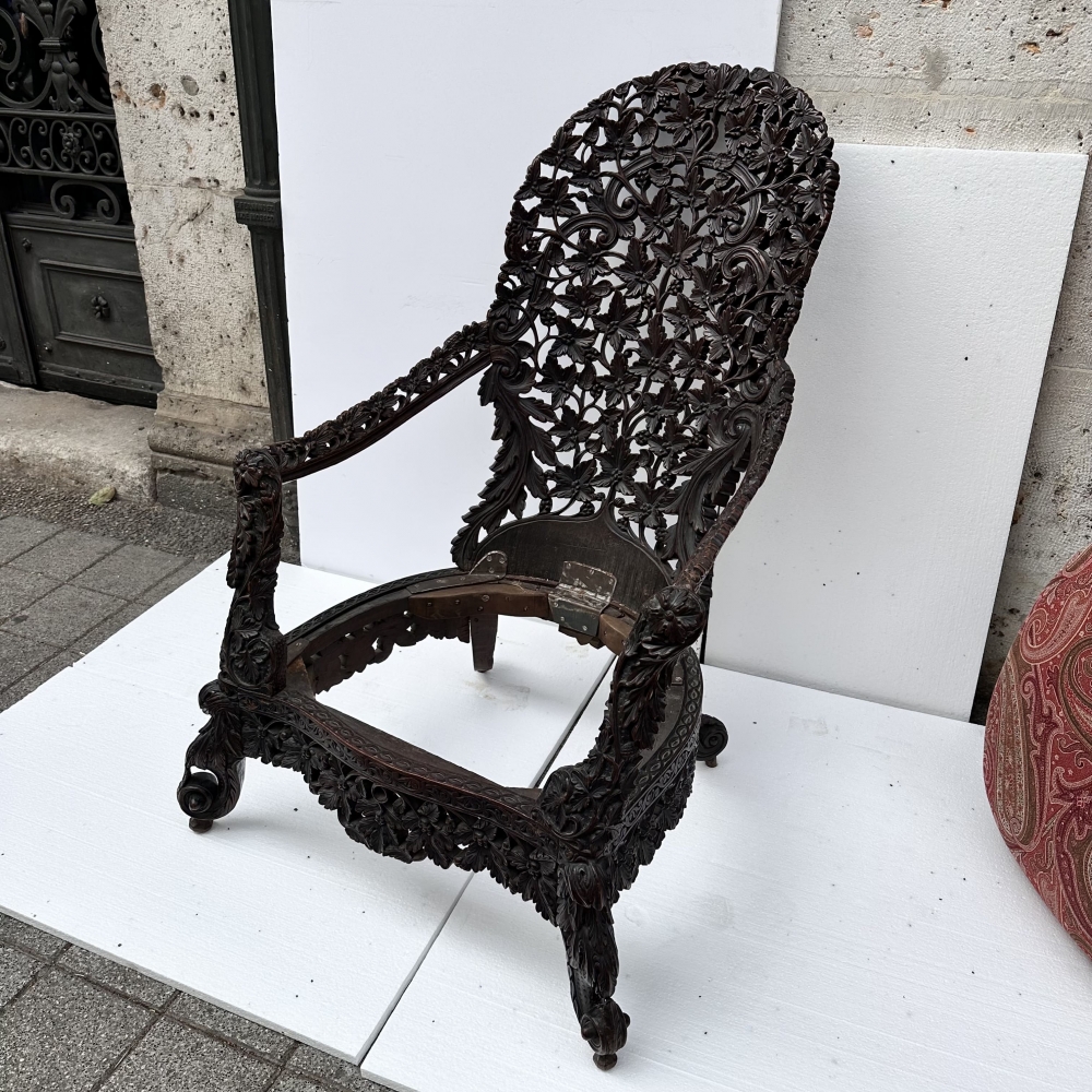 Sillón angloindio, madera de padauk, época victoriana, Birmania / República de la Unión de Myanmar, circa 1880