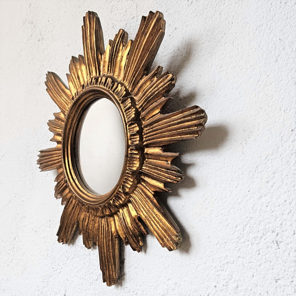 Espejo vintage de sol de madera dorado, 1950-1959