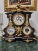 Reloj de sobremesa francés, mármol y bronce, con barómetro y calendario, siglo XIX