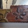 Espejo en latón dorado y cuero, siguiendo Gabriel Viardot, art nouveau, Francia, principios del siglo XX