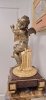 Reloj de sobremesa en bronce dorado y patinado, base de mármol, París, segunda mitad del siglo XIX