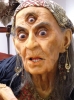 Thomas Kuebler, escultura hiperrealista, bruja con bola, 2009