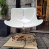 Sillón Goldfinger, after Michel Cadestin, estilo Space Age, fibra de vidrio y acero cromado, Francia, años 90
