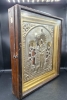 Icono ruso de la Advocación de la Virgen en marco dorado y caja en madera y cristal de época