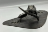 Escultura de rana en tres partes, bronce de Chiqui Diaz, firmado y numerado