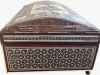 Caja con tapa abombada en micromosaico de marquetería sadeli, hueso y metal, finales del siglo XIX