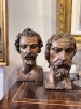 Pareja de cabezas de apóstoles en madera de roble tallada, escuela europea, probablemente siglo XVII-XVIII