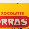 Chapa esmaltada de doble cara de Chocolates Torras, 1950 - 1959