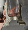 Jarrón art nouveau, cristal soplado y base de metal ornamentada, circa 1900