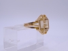 Sortija / Anillo art déco con gran cuarzo citrino, talla esmeralda, oro 18k, años 40
