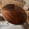 Mesa de comedor, siguiendo Rafael García Nicolau, madera de roble tallada, Mid-century, España, años 70