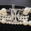 Pulsera Mikimoto de tres hileras de perlas cultivadas con cierre de plata