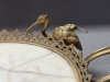 Centro de mesa o bandeja china Qing, bronce dorado y mármol, 4 grullas y dragones, c. 1890 