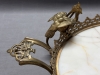 Centro de mesa o bandeja china Qing, bronce dorado y mármol, 4 grullas y dragones, c. 1890 
