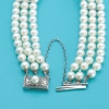 Pulsera Mikimoto de tres hileras de perlas cultivadas con cierre de plata