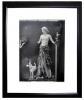 Joel-Peter Witkin, fotografía contemporánea, mujer con perro, 2003