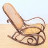 Mecedora vintage de ratán de estilo Thonet, 1960 - 1970