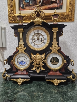 Reloj de sobremesa francés, mármol y bronce, con barómetro y calendario, siglo XIX