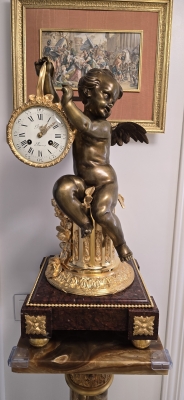 Reloj de sobremesa en bronce dorado y patinado, base de mármol, París, segunda mitad del siglo XIX