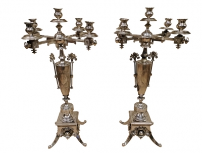 Pareja de candelabros eclécticos de cinco brazos, plata contrastada, Europa, siglo XIX