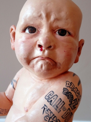 Javier Aguilera, escultura figurativa contemporánea, manga, niño video juegos, 2006