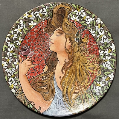 Plato de terracota pintado, art nouveau, sin firmar