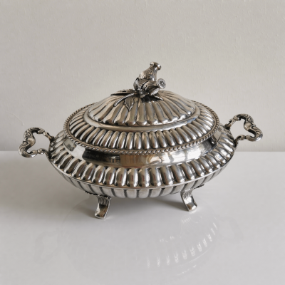 Sopera de estilo Alfredo Montejo en plata de ley 925, c. 1940 