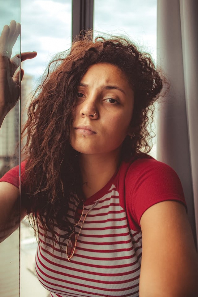 Chute de cheveux post-partum : comment lutter contre la chute des cheveux apr&egrave;s la grossesse avec r&eacute;silience