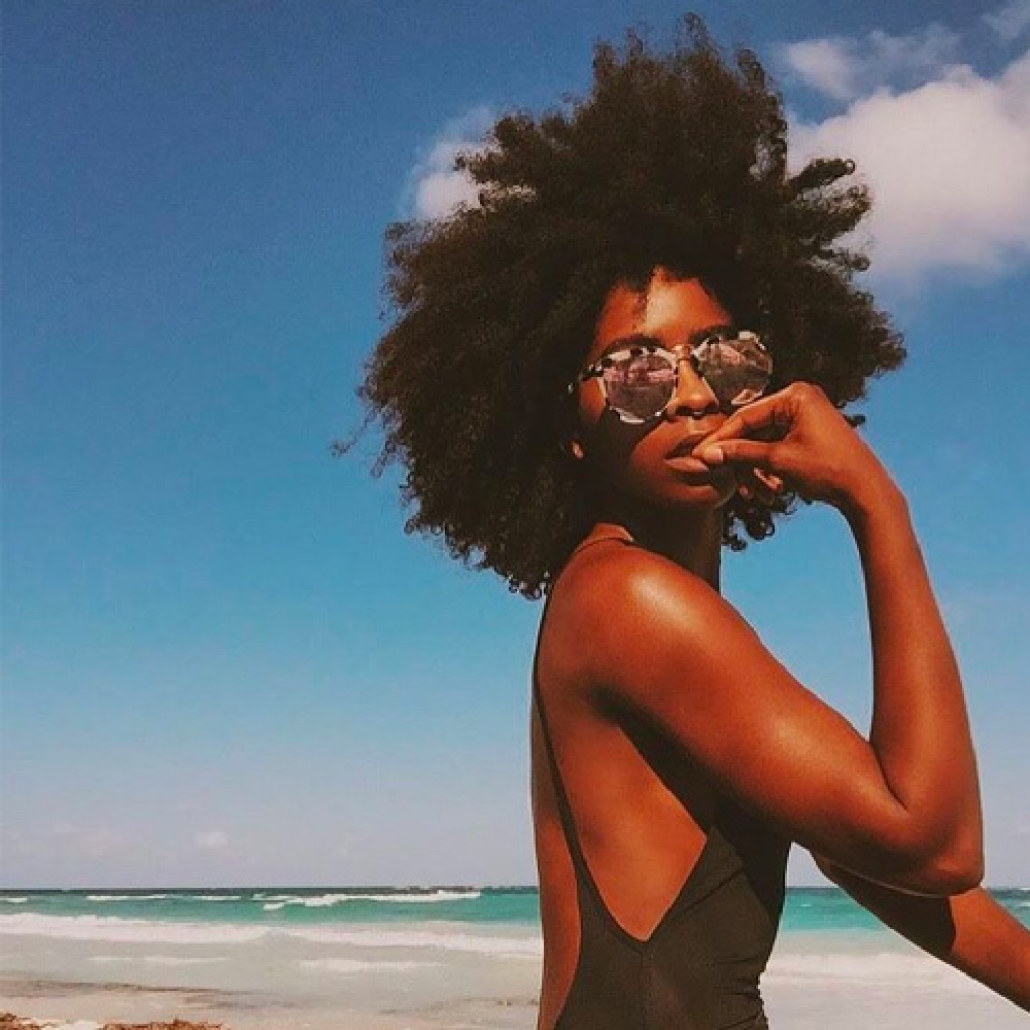 Comment prendre soin de ses cheveux cr&eacute;pus cet &eacute;t&eacute;?