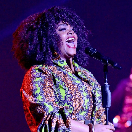 Jill Scott en 10 styles capillaires