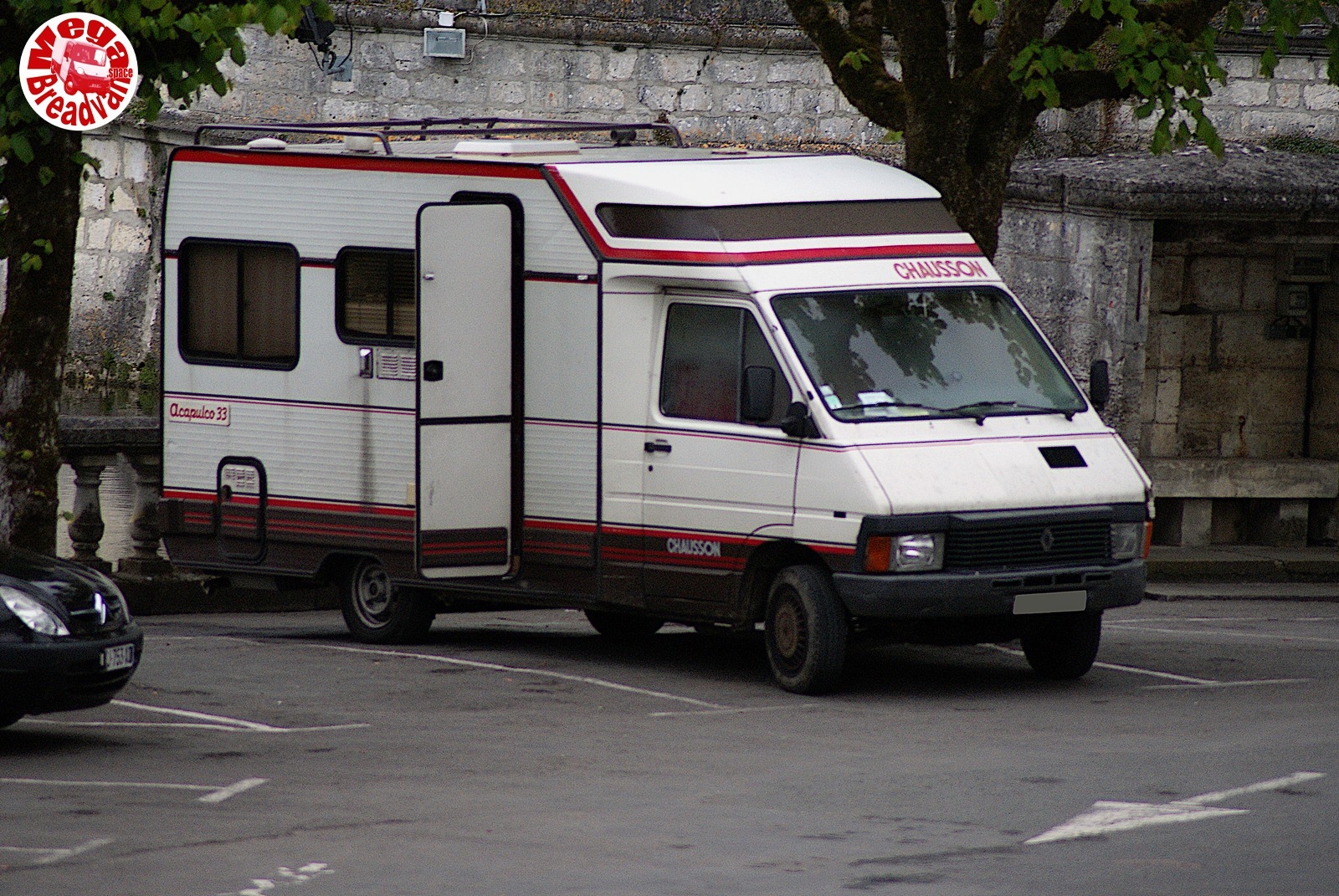 Over-cab motorhome for the calanques