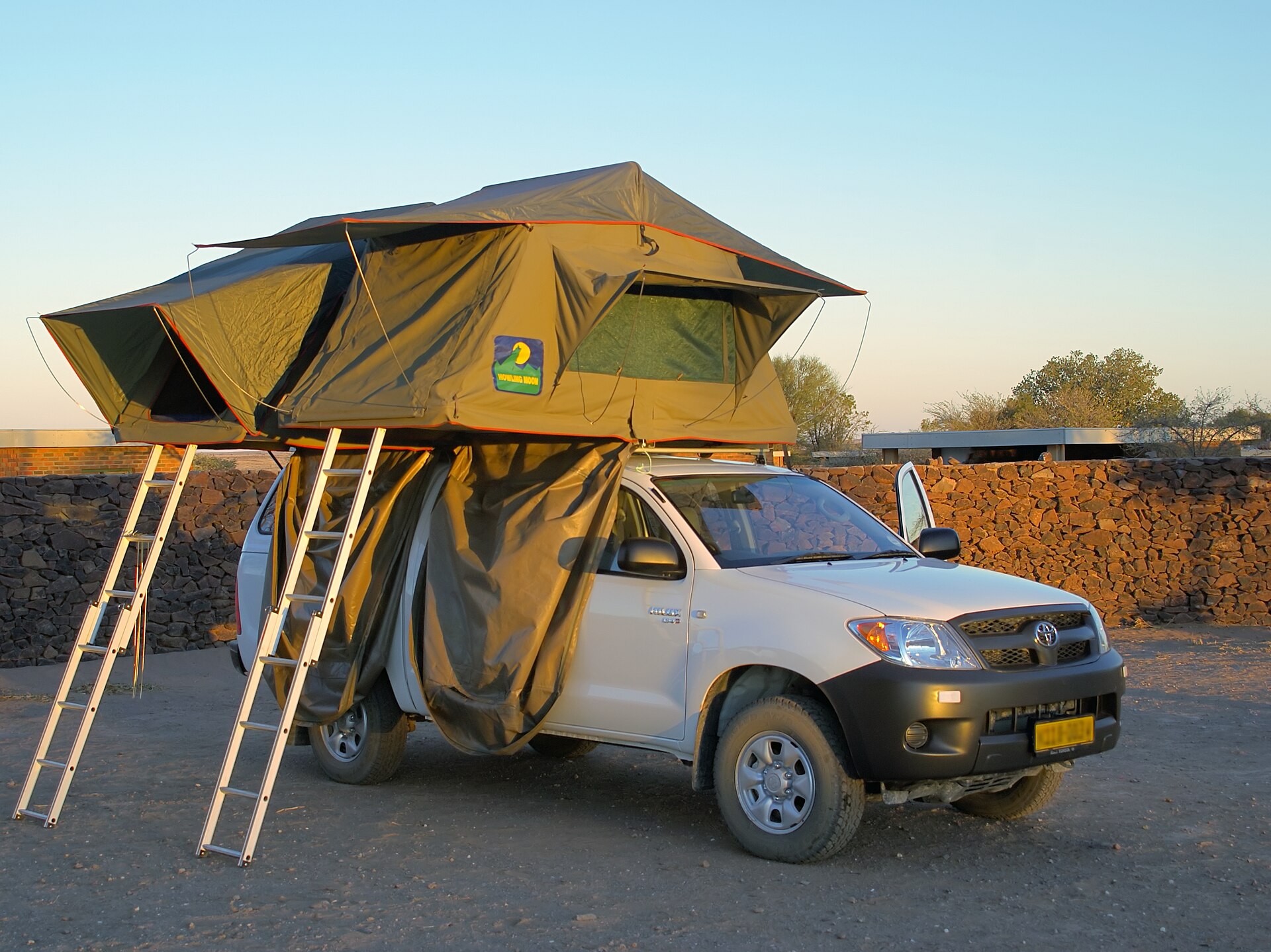A pick-up with two rooftop tents
