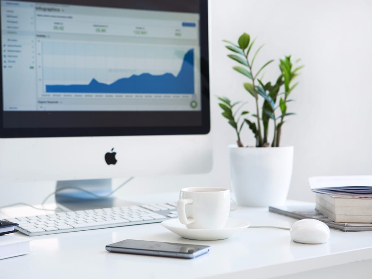 Sales dashboard in Power BI or Looker