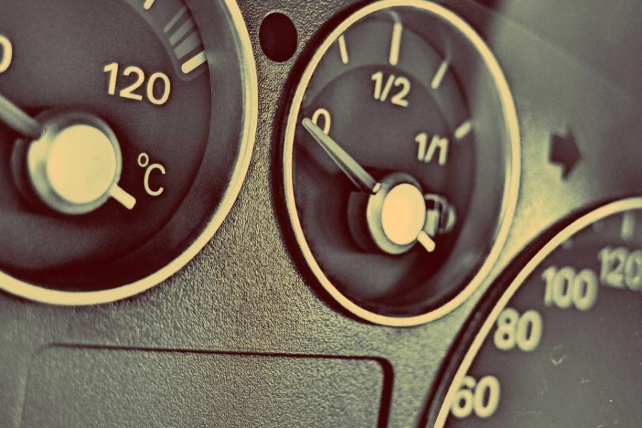 The handover checklist: fuel, mileage and photos