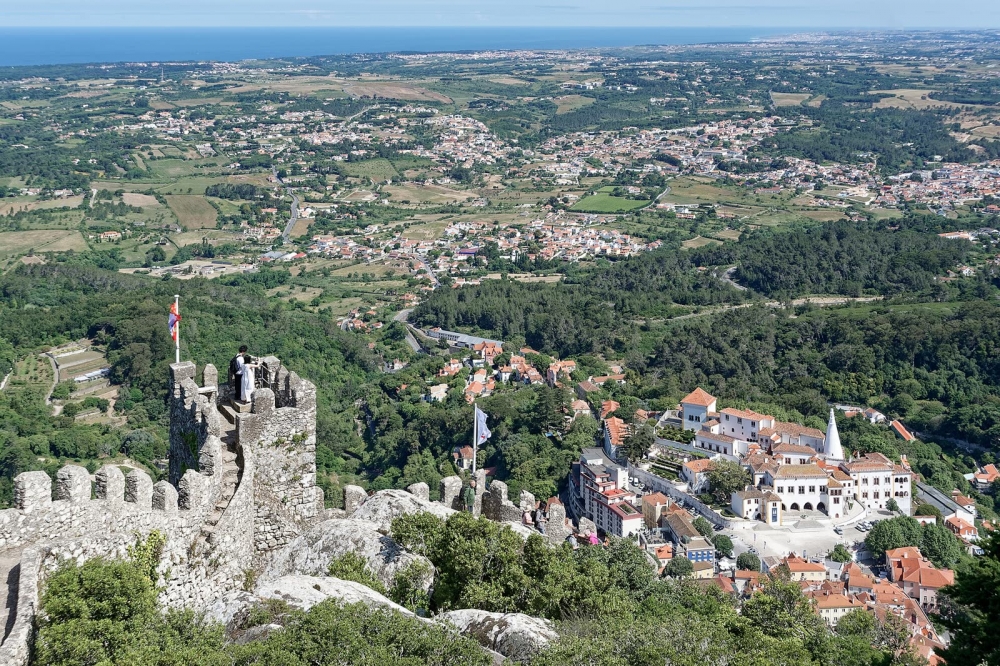 Sintra hills walk: palaces, forest and the Moorish Castle