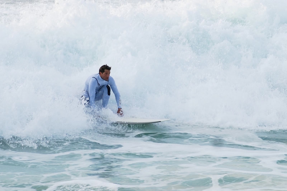 Three-day surf course for families