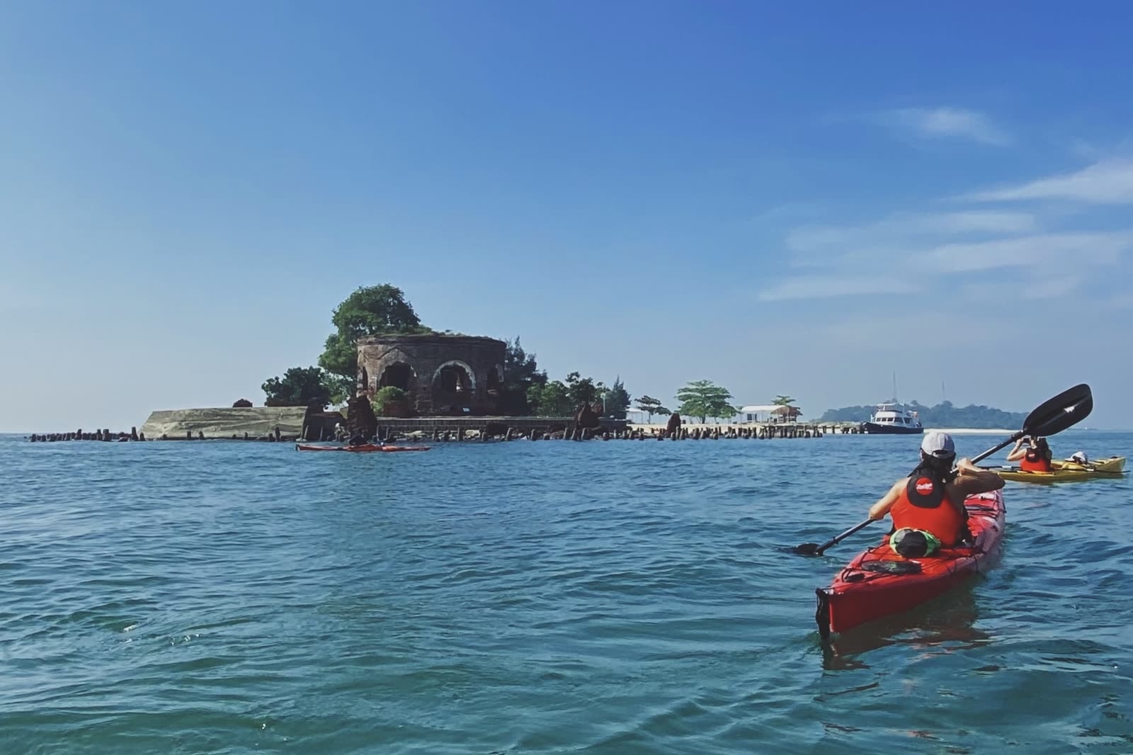 Sea kayak and snorkelling in the Arr&aacute;bida Natural Park