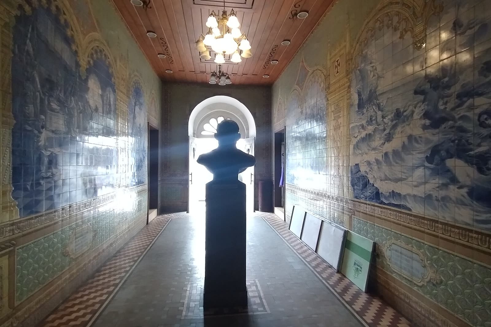 Paint your own azulejo tile in Lisbon